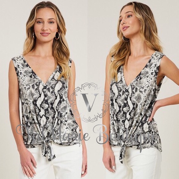 2 LEFT! Snake print button down cute  blouse top - Picture 3 of 5